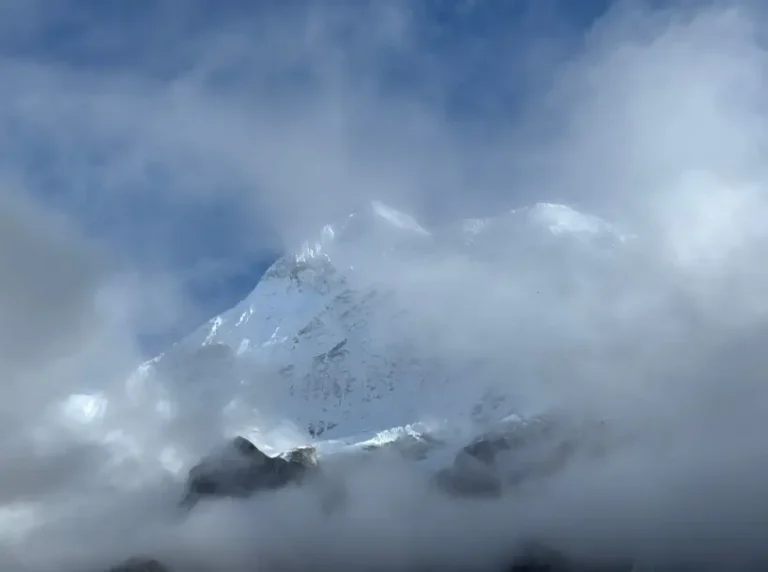 Flight delay solutions agencies use for Lukla connections.